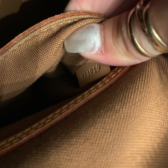 Authentic Louis Vuitton Alma bag - Picture 7 of 16